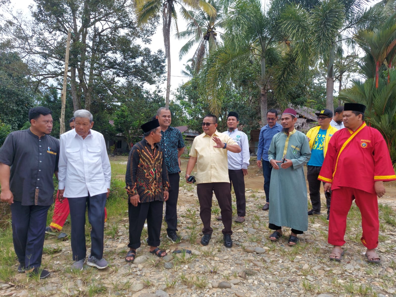 Dapat Suntikan Rp 7 Miliar dari Kementrian PUPR, Abang Fauzi Tinjau Lahan Rusun Pesantren Balebo