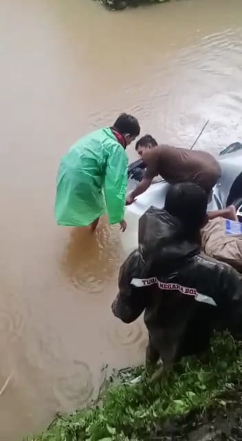 Kecelakaan Maut, Mobil Asal Toraja Terjun ke Parit di Pangkep, Lima Orang Tewas
