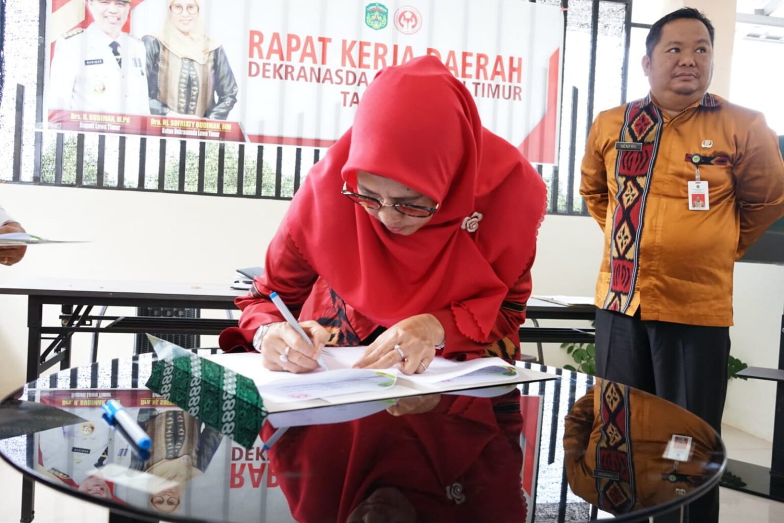 Dukung Pengembangan Industri Kerajinan, Dekranasda Lutim Teken MoU Dengan 11 OPD