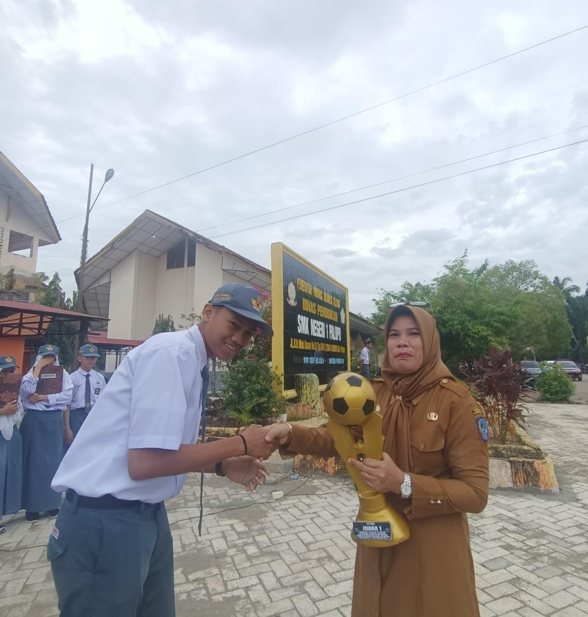 Aktivitas Perdana SMKN 1 Palopo Usai Libur Tahun Baru, Tarik Siswa PKL, Juara Futsall Pelajar se-Luwu Raya