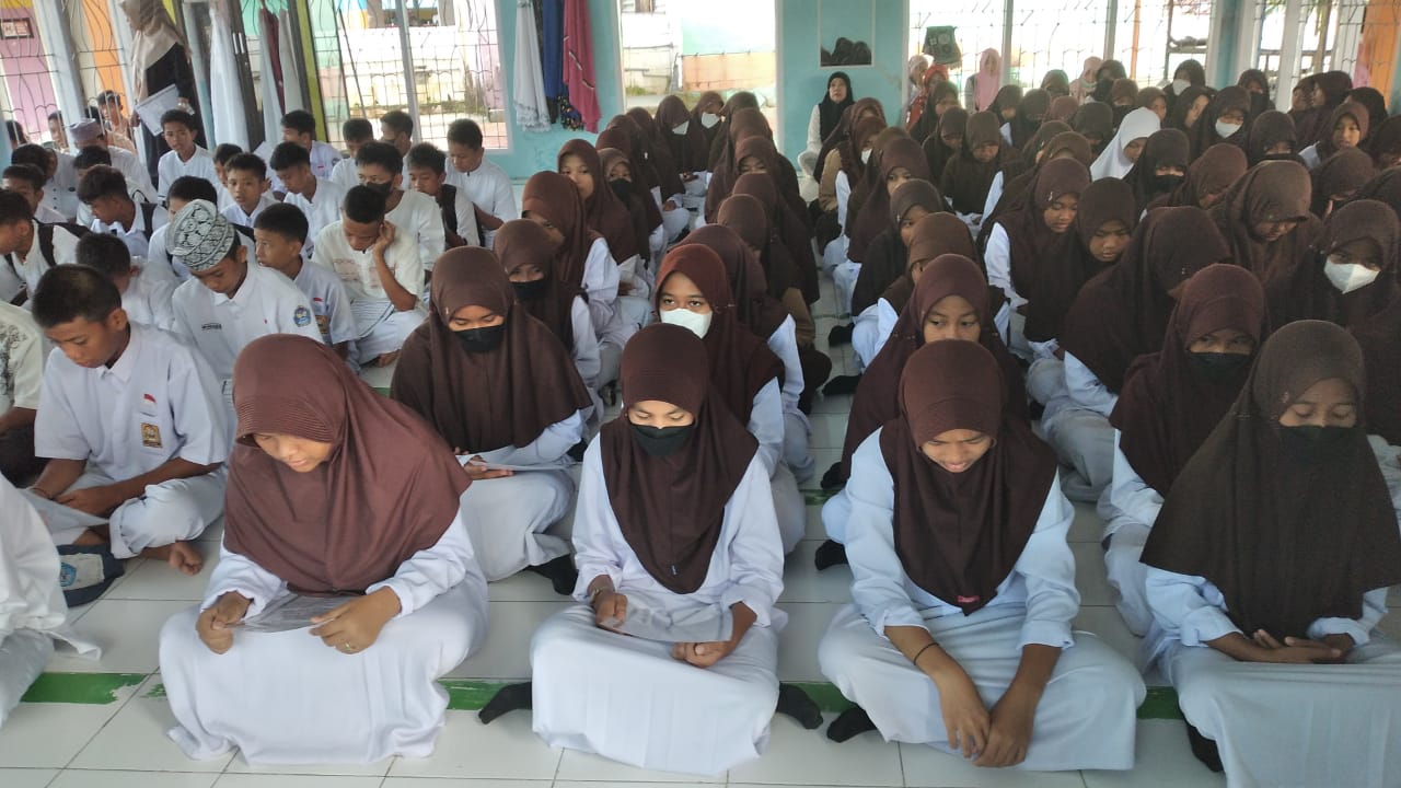 Tiap Jumat, Siswa SMPN 4 Palopo Dzikir Bersama Sebelum Belajar