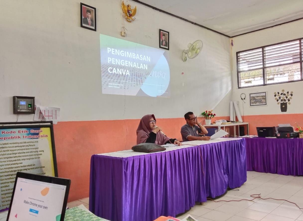 Tingkatkan Kecakapan Guru, Tenaga Pengajar SMPN 7 Palopo Ikuti Pengimbasan Aplikasi Canva