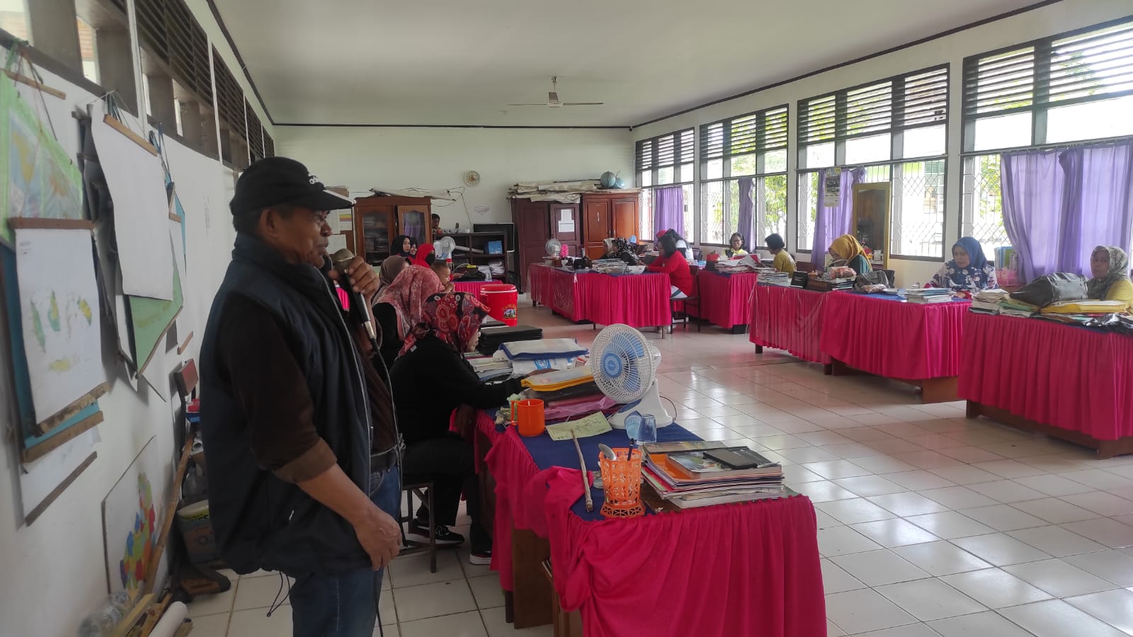 Perpisahan Guru yang Pensiun, Kepala SMPN 5 Palopo : Jangan Putus Hubungan Kekeluargaan