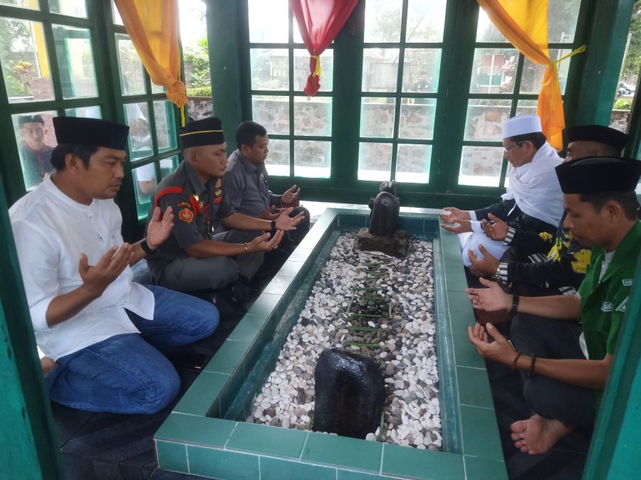 Imam Masjid Istiqlal Jakarta Ziarah ke Makam Datuk Pattimang, Penyebar Islam Pertama di Kerajaan Luwu