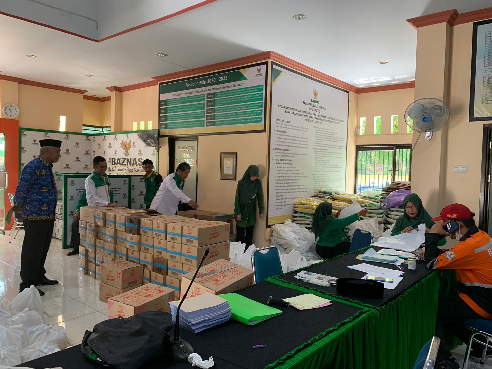 Dipantau Inspektorat, Baznas Palopo Salurkan 1.000 Paket Sembako dari 1 Persen THR PNS Muslim