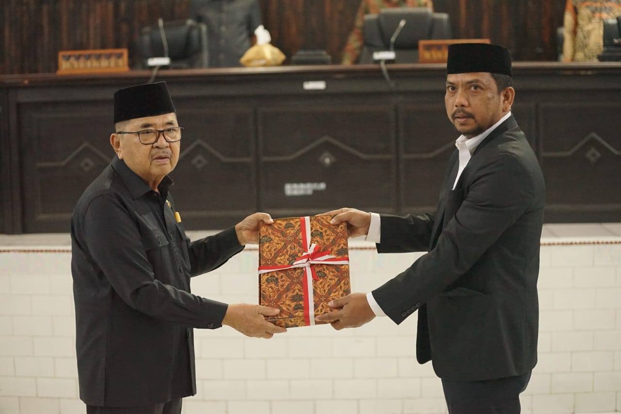 Wali Kota Palopo Serahkan LKPJ ke DPRD