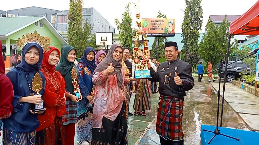 Gelar Berbagai Lomba, Peringatan Hardiknas di SMP Negeri 1 Palopo Berlangsung Meriah