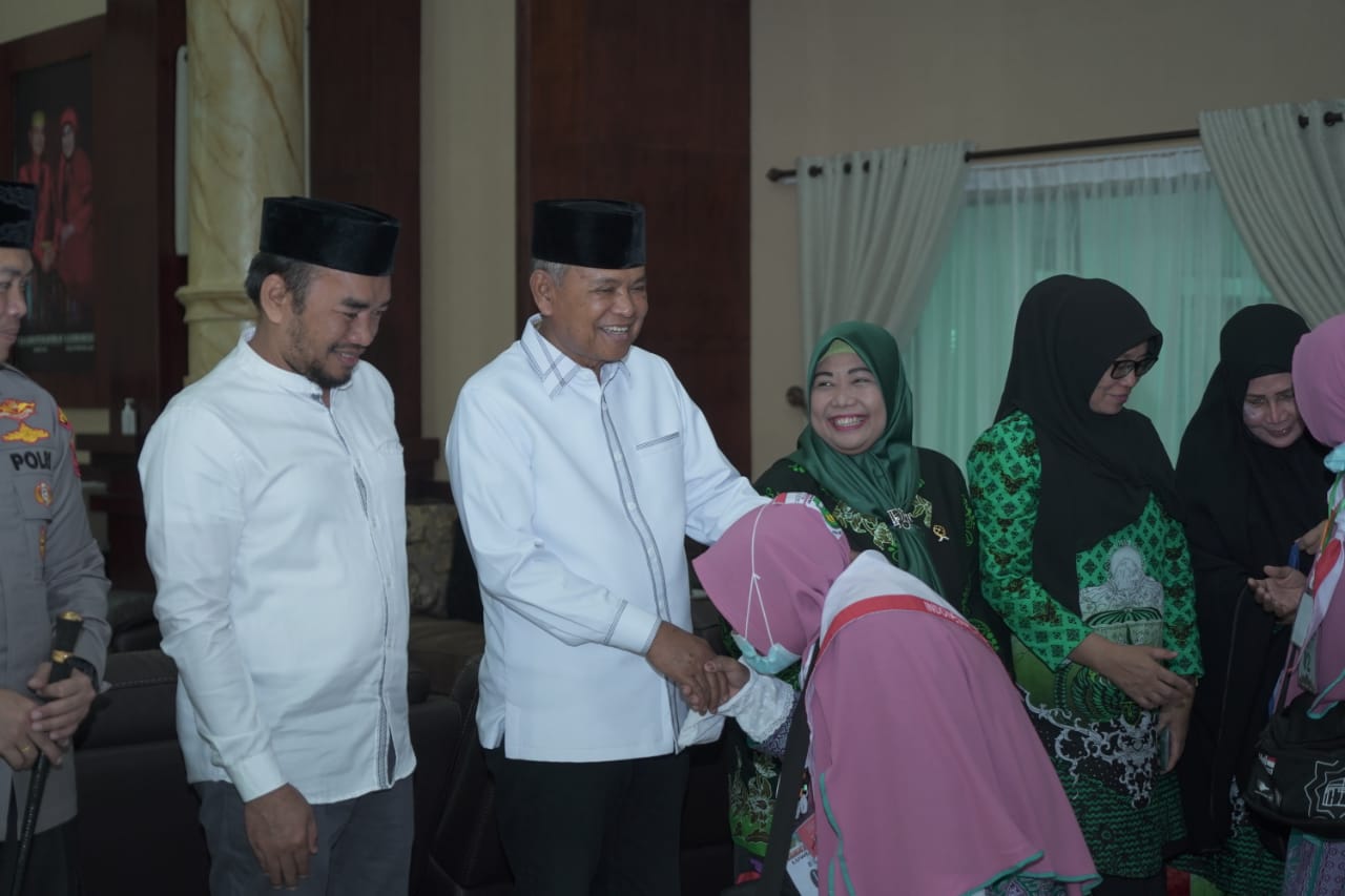 Bupati Luwu Lepas 286 Jemaah Haji, 16 Orang Jamaah Lansia