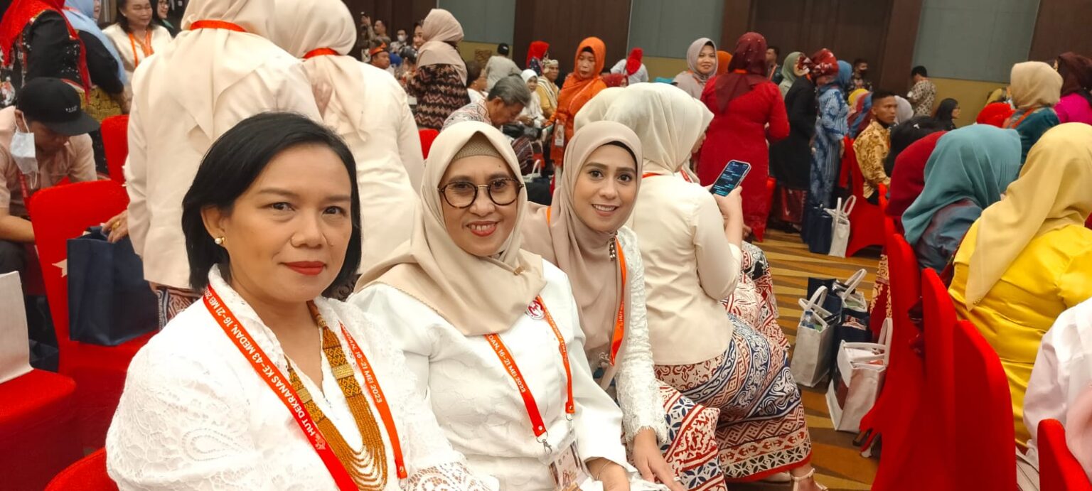 Ketua Dekranasda Lutim, Hj. Sufriaty Hadiri Hut Dekranas di Medan
