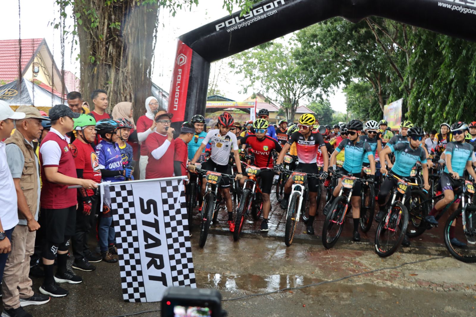 Bike Cross Polres Luwu Melintasi Jalur 20 Kilometer