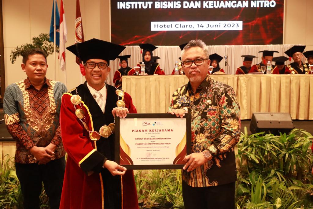 Bupati Luwu Timur Hadiri Wisuda STIM Nitro Makassar
