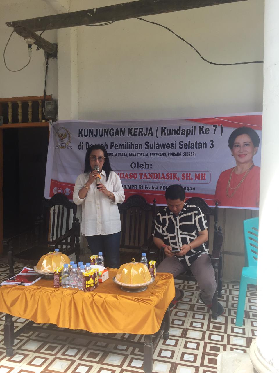 Sarce Bandaso Kunjungi Dapil, Warga Lamasi Minta Jembatan Gantung