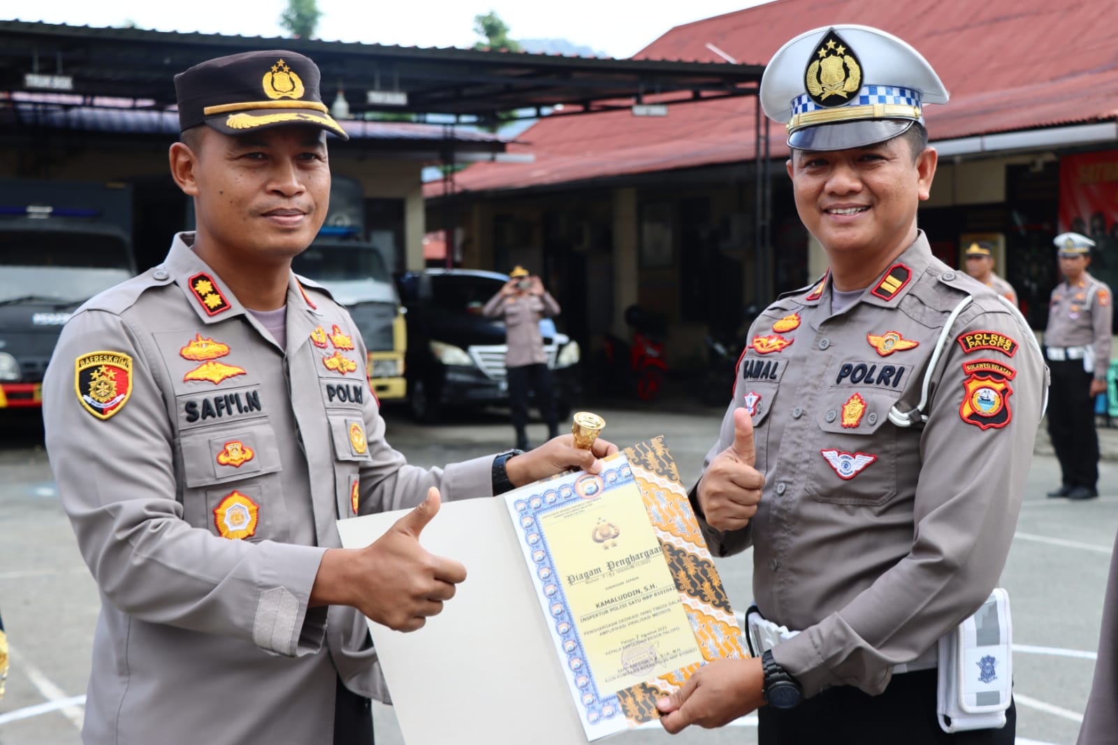 Kanit Regident Terima Penghargaan dari Kapolres Palopo