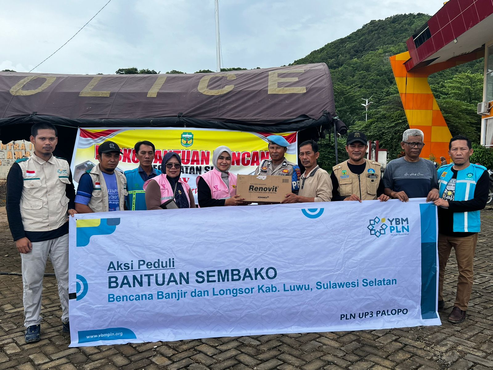Perihatin Banjir di Suli,  YBM dan PLN UP3 Palopo Salurkan Bantuan Sembako dan Selimut
