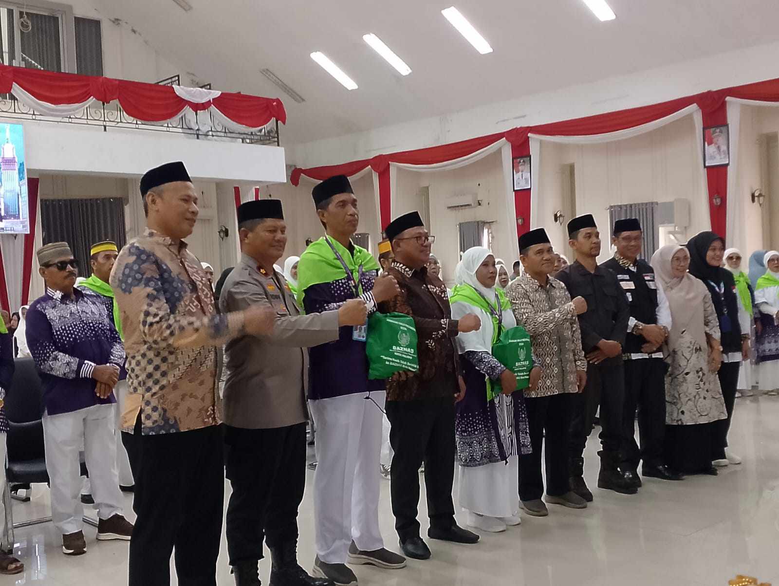 Lepas Jamaah Calon Haji, Pj Walikota Titip Doa untuk Keselamatan dan Kedamaian Kota Palopo… Ini Videonya