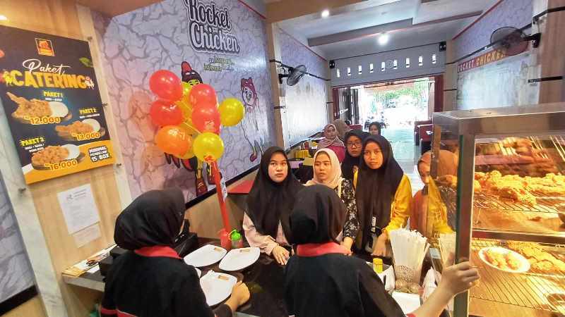 Rocket Chicken Hadir dan Menambah Pilihan Kuliner Bagi Warga Palopo, Yuk Tonton Videonya