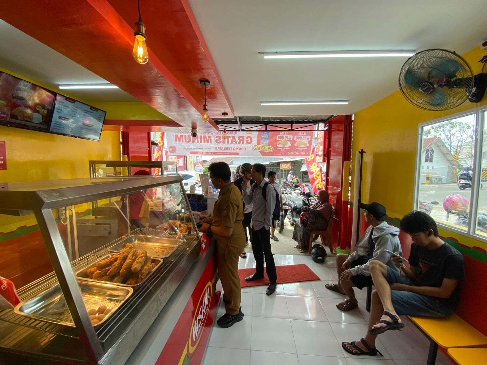 Hisana Fried Chicken Buka Outlet di Palopo, Yuk Tonton  Videonya