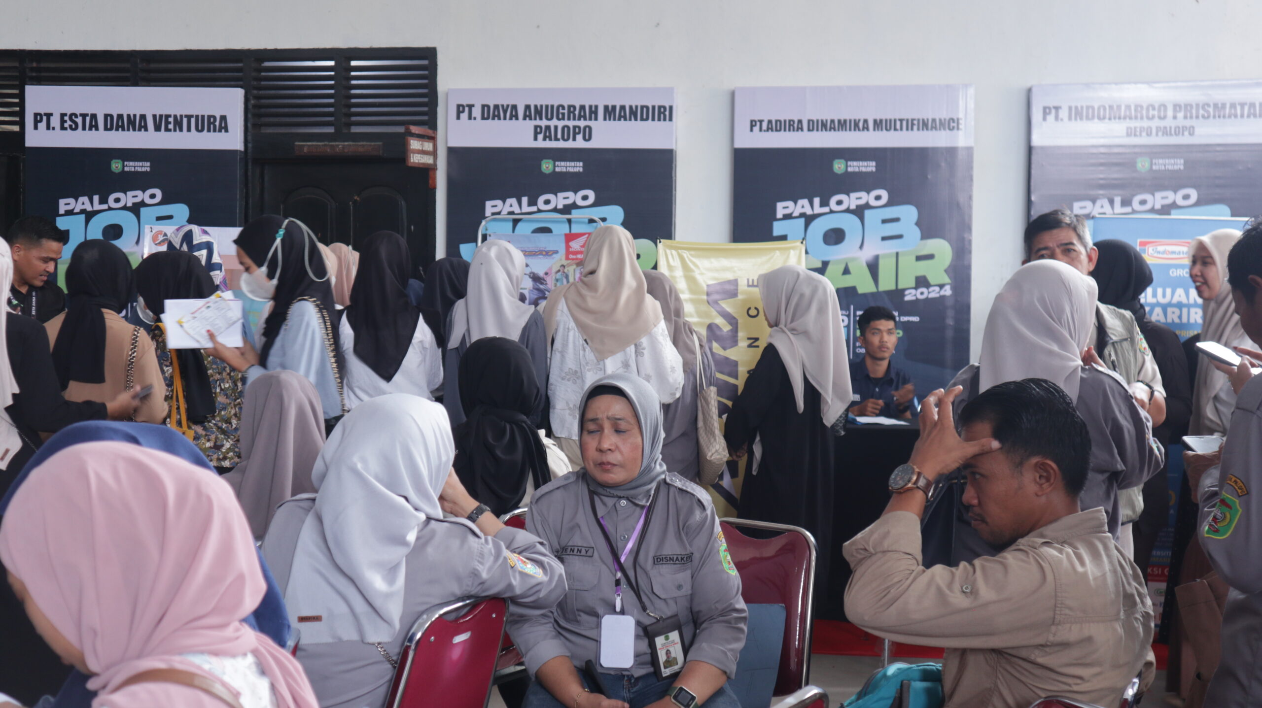 Video Ratusan Pencari Kerja Berburu Loker di Job Fair Palopo
