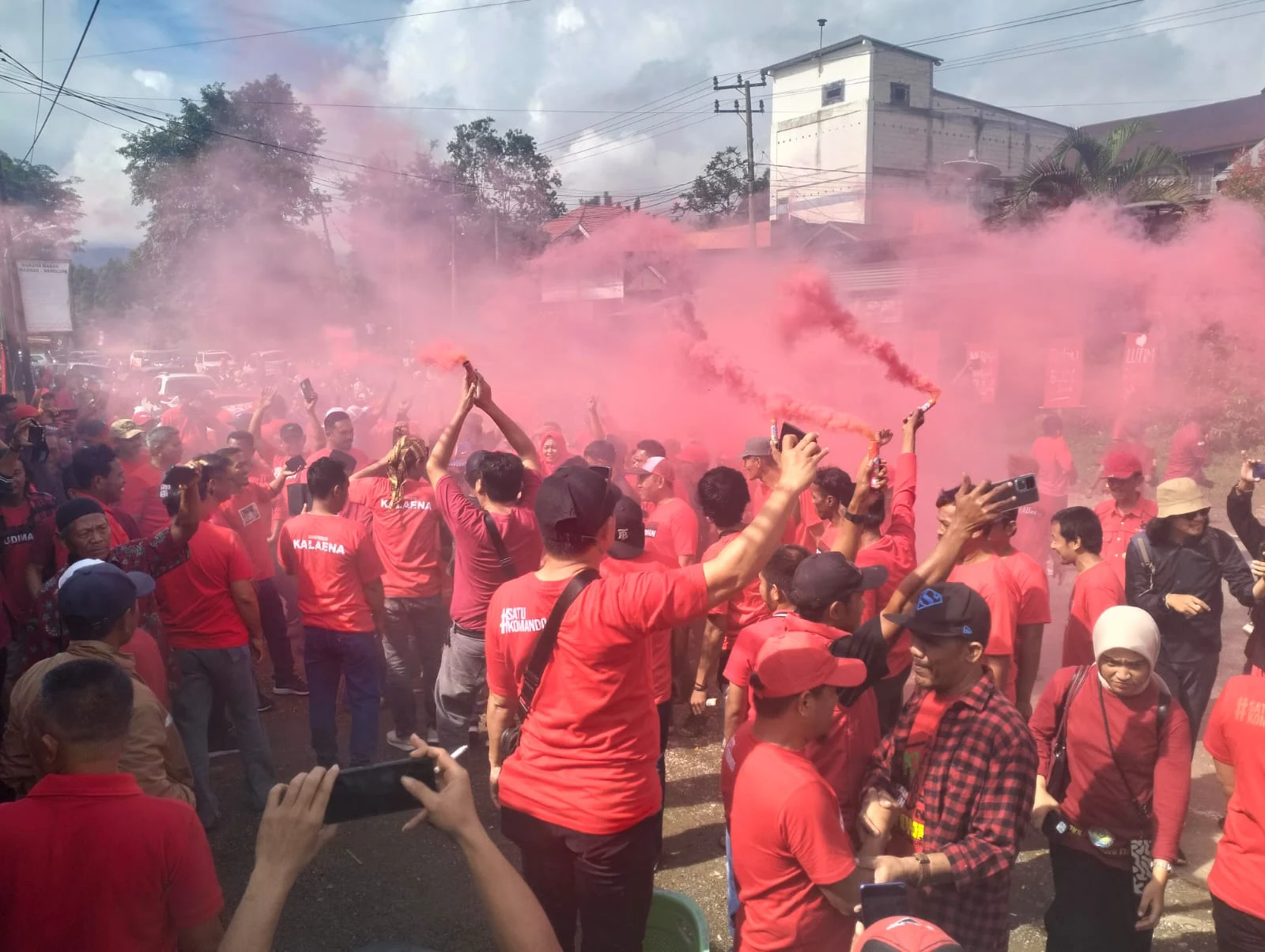 Video Ribuan Warga Luwu Timur Hadiri Deklrasi “RAMAH”, Budiman Siap Lanjutkan Kebaikan