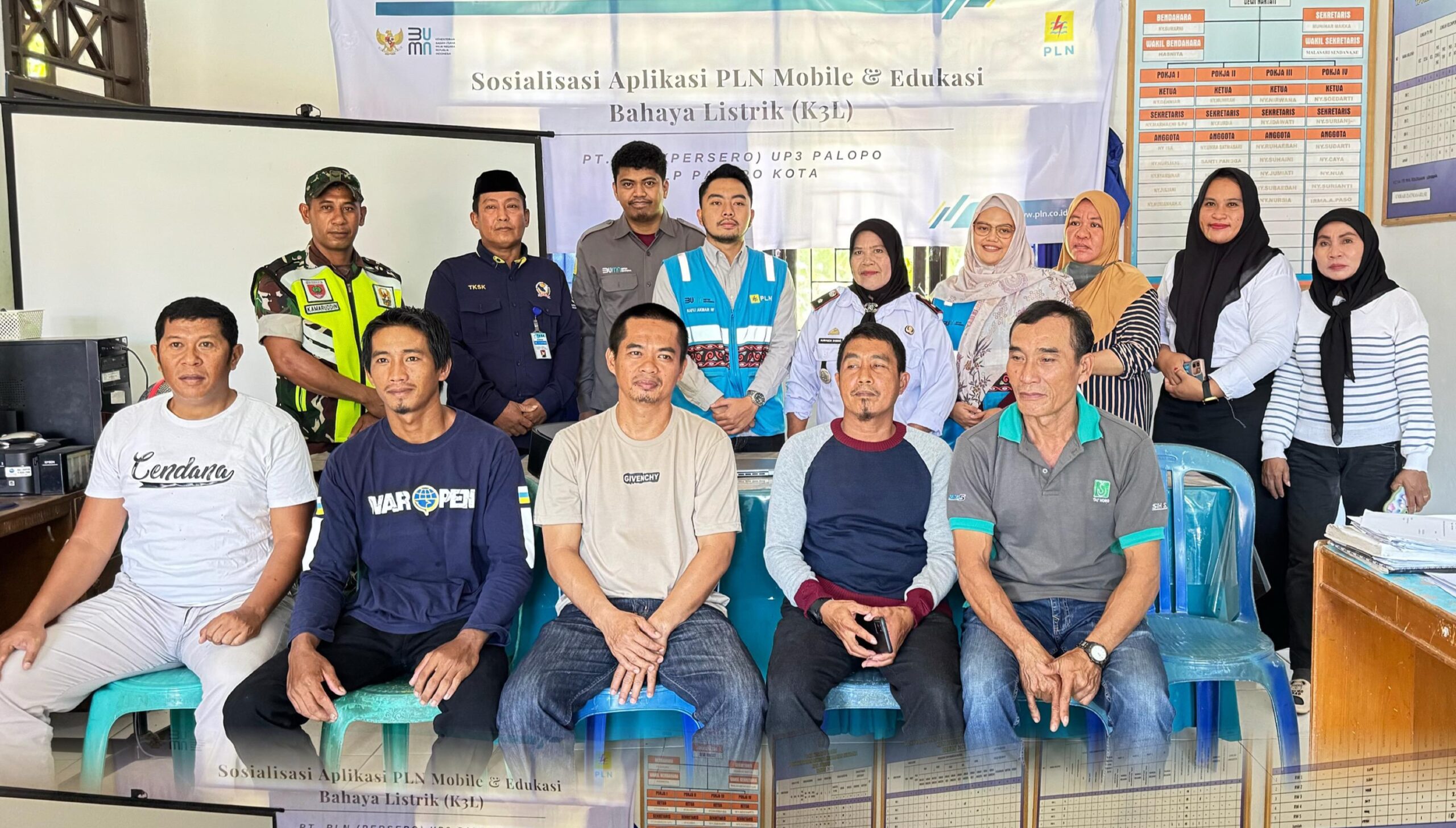 PLN ULP Palopo Kota Gelar Sosialisasi Bahaya Kelistrikan dan Aplikasi PLN Mobile di Kelurahan Sendana