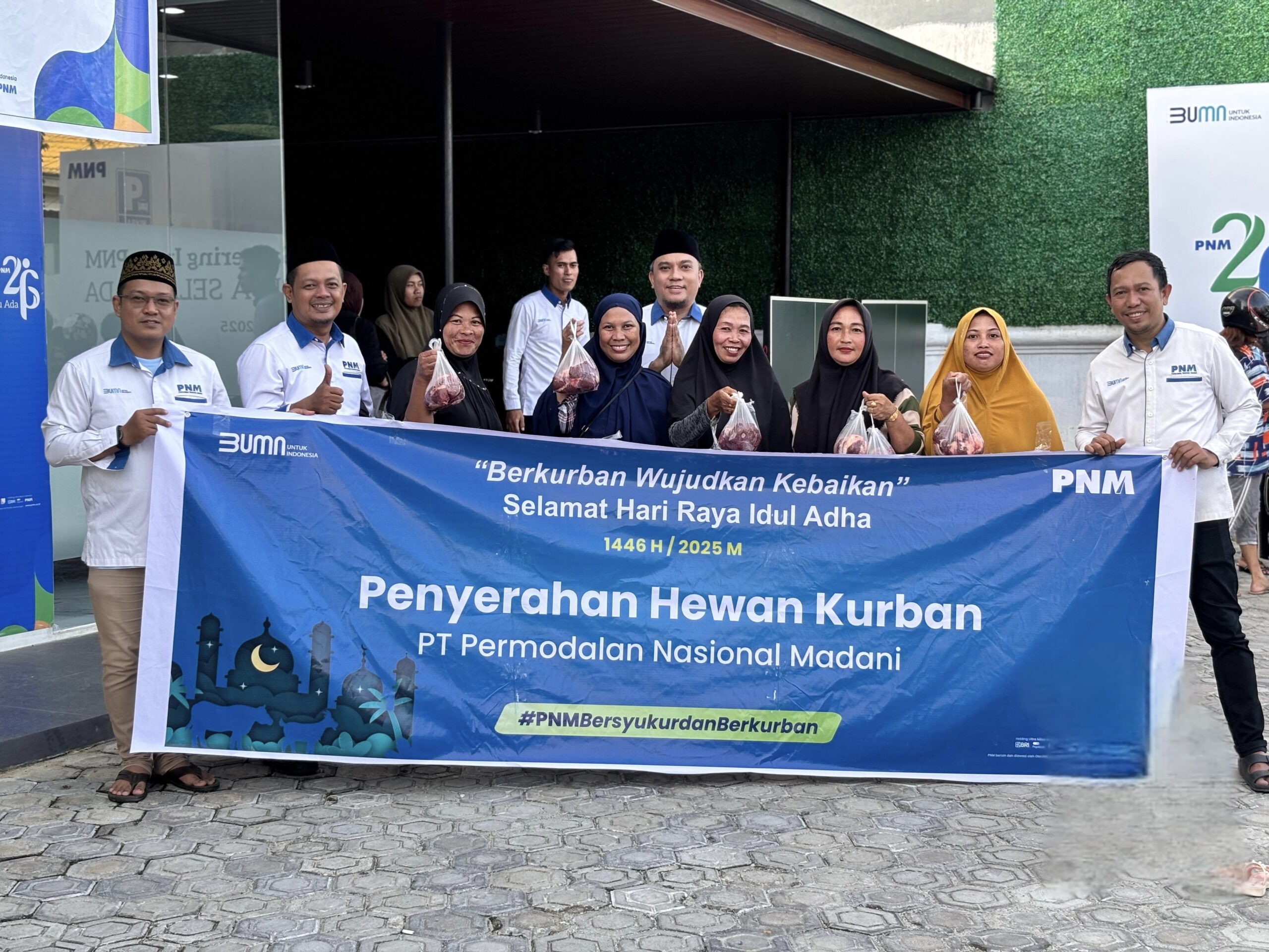 PNM Teruskan Bentuk Syukur HUT ke-26 Lewat Sedekah Kurban di 26 Titik