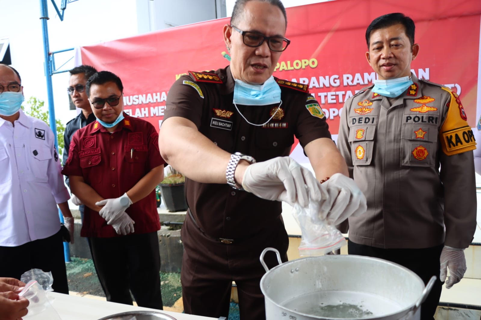 Kejari Palopo Musnahkan Ratusan Gram Sabu  Hingga Alat Kontrasepsi