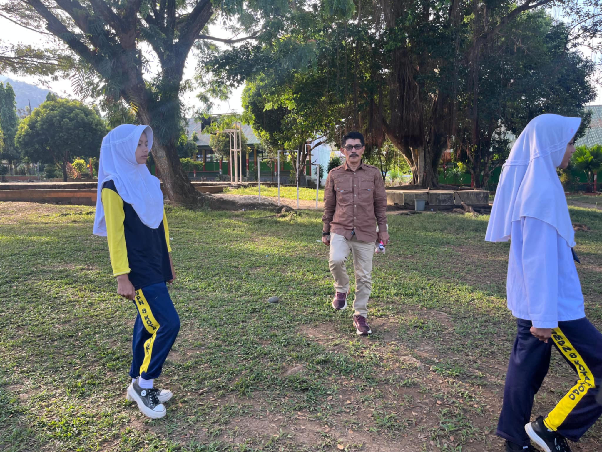 31 Siswi SMPN 8 Siap Ikuti Lomba Gerak Jalan Indah, Bahrum Satria: Memeriahkan HUT Proklamasi RI ke-80
