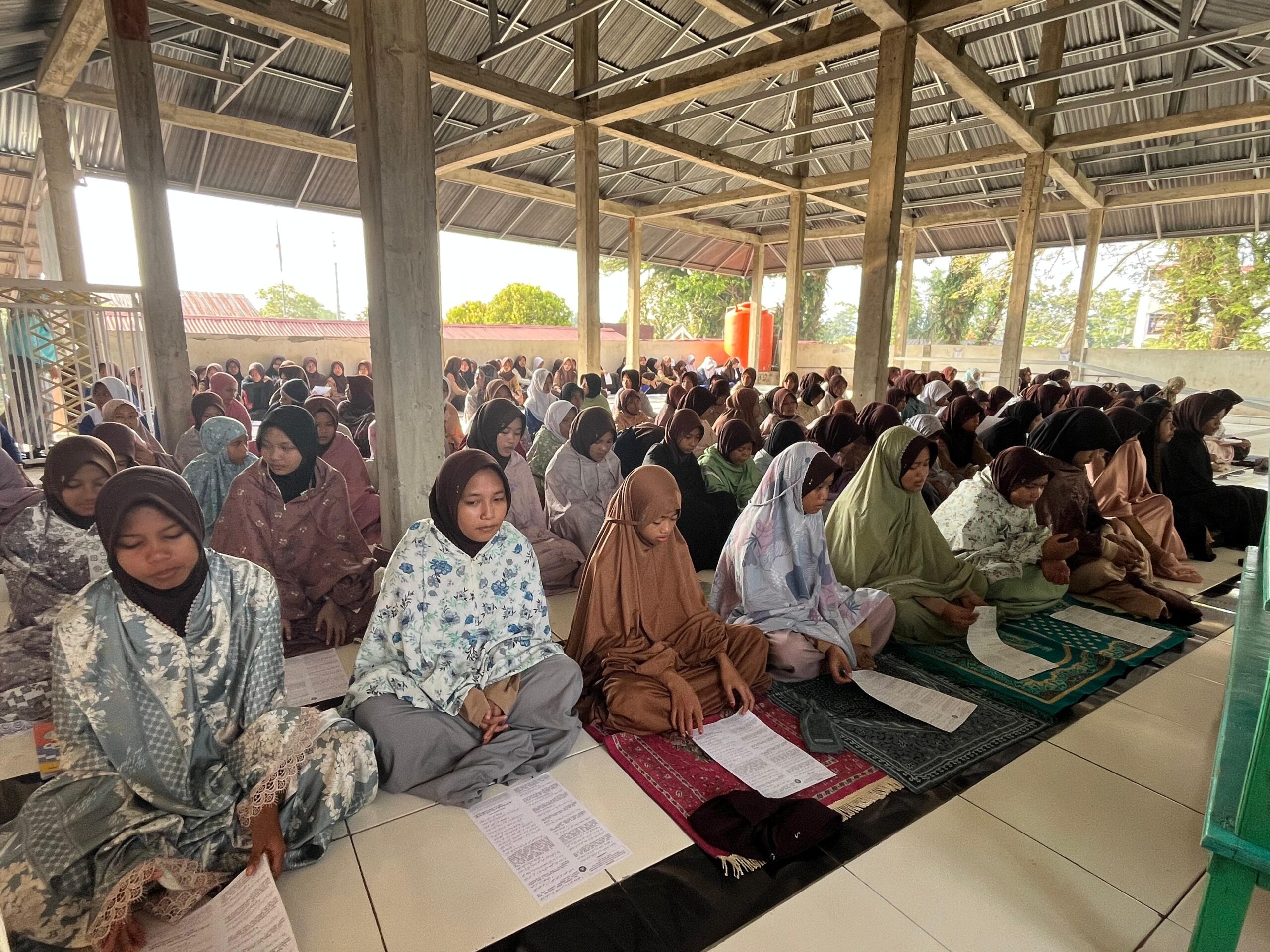 Sejalan SE Walikota, SMPN 2 Palopo Giatkan Sholat Dhuha dan Literasi Al-Quran Sebelum Belajar