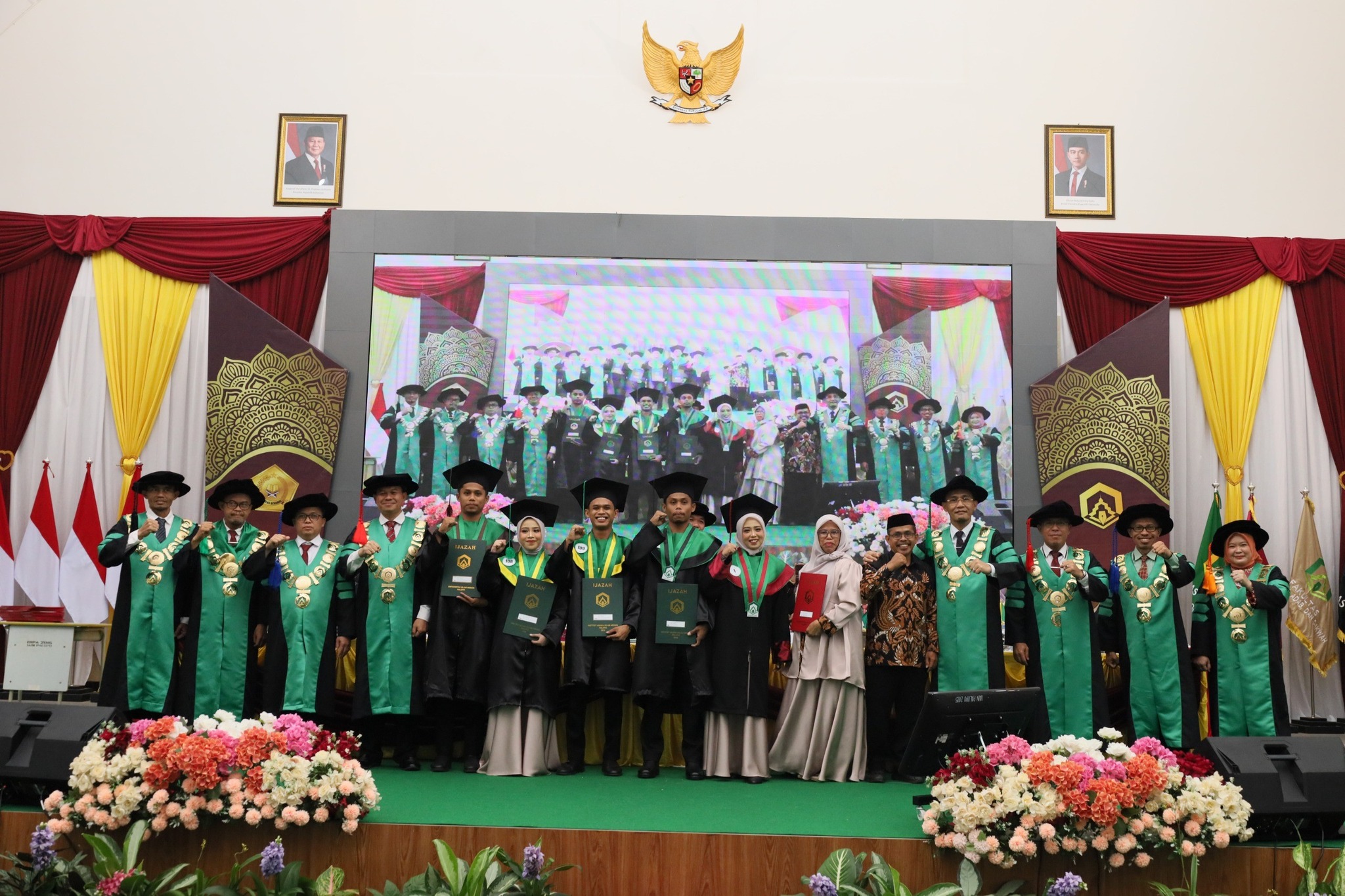 Selamat !!  Lima Anak Imam Masjid Agung Palopo Diwisuda Bersamaan di UIN Palopo, Abbas Langaji: Ini Rekor