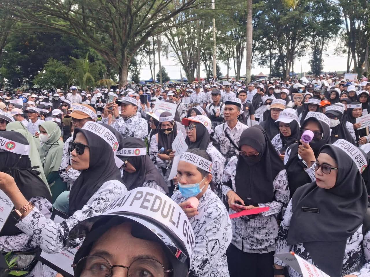 Ribuan Guru Luwu Utara Turun ke Jalan, Tuntut Keadilan dan Perlindungan Profesi