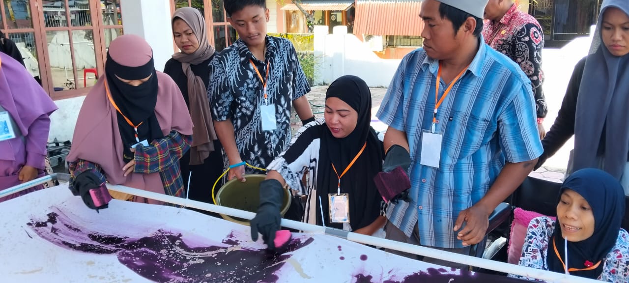 Disabilitas Luwu Utara Antusias Mengikuti Pelatihan Batik Ciprat