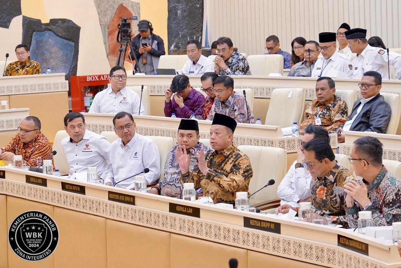 RDP Bersama Komisi II DPR RI, Menteri Nusron Sampaikan Penanganan Sengketa Capai 99,45%