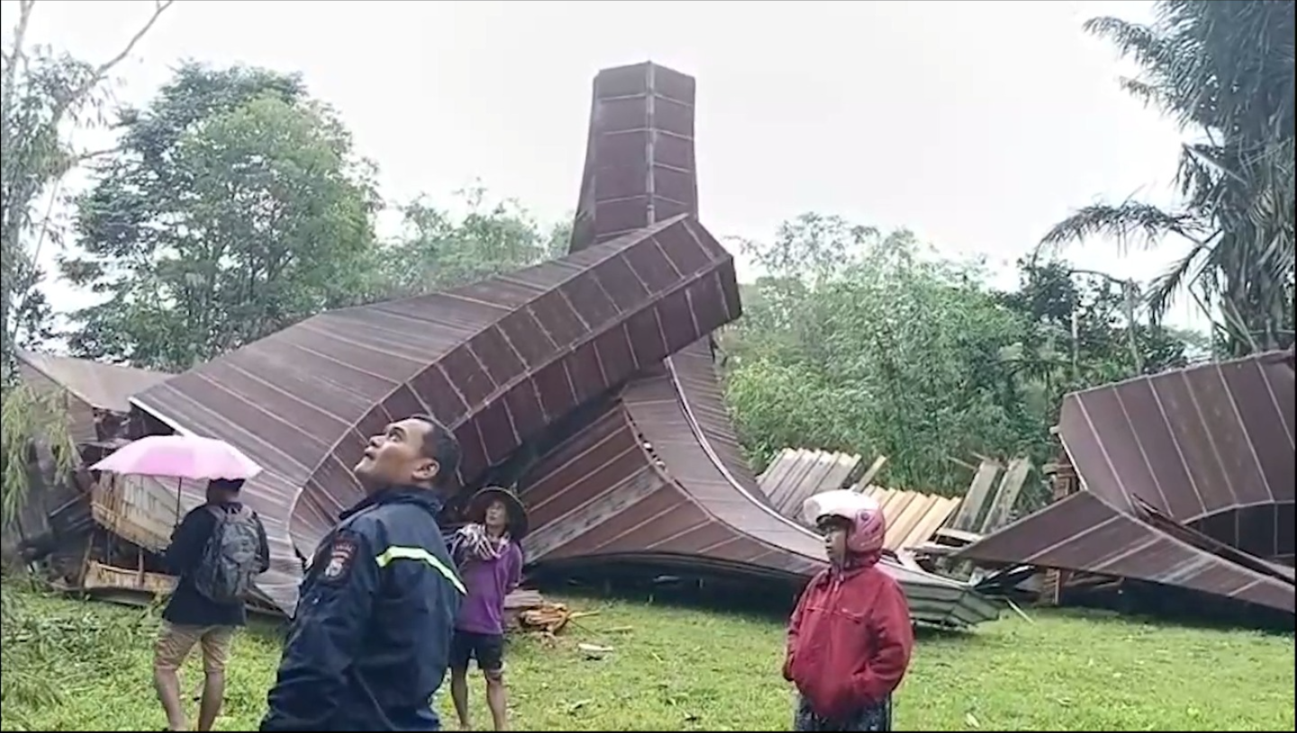 Angin Kencang Landa Sangalla Utara, 15 Lumbung Roboh dan 2 Rumah Rusak