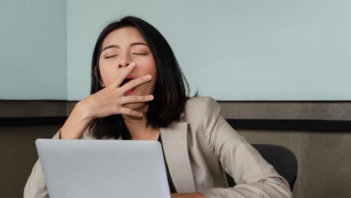 Ngantuk Saat Bekerja? Ini 8 Tips Mengatasinya Supaya Tetap Bugar dan Fokus