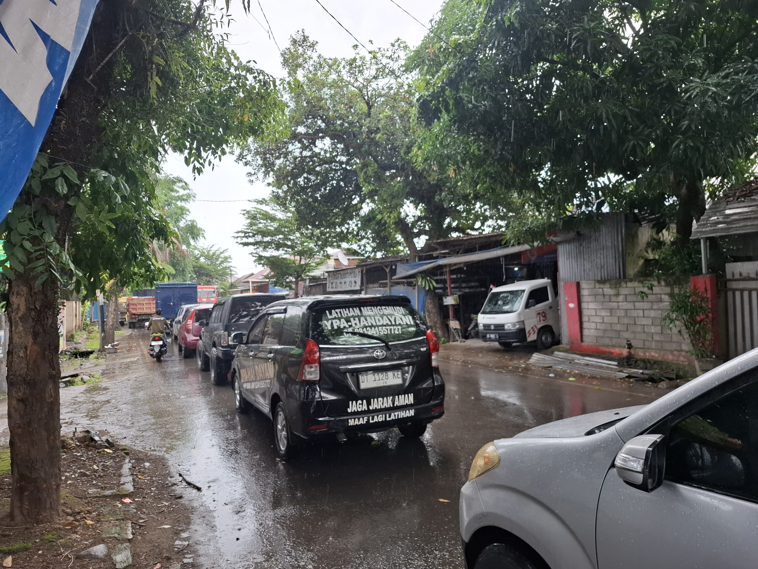 Macet di Jalan Ahmad Razak Palopo Dikeluhkan Warga, Antrean Truk di SPBU jadi Pemicunya