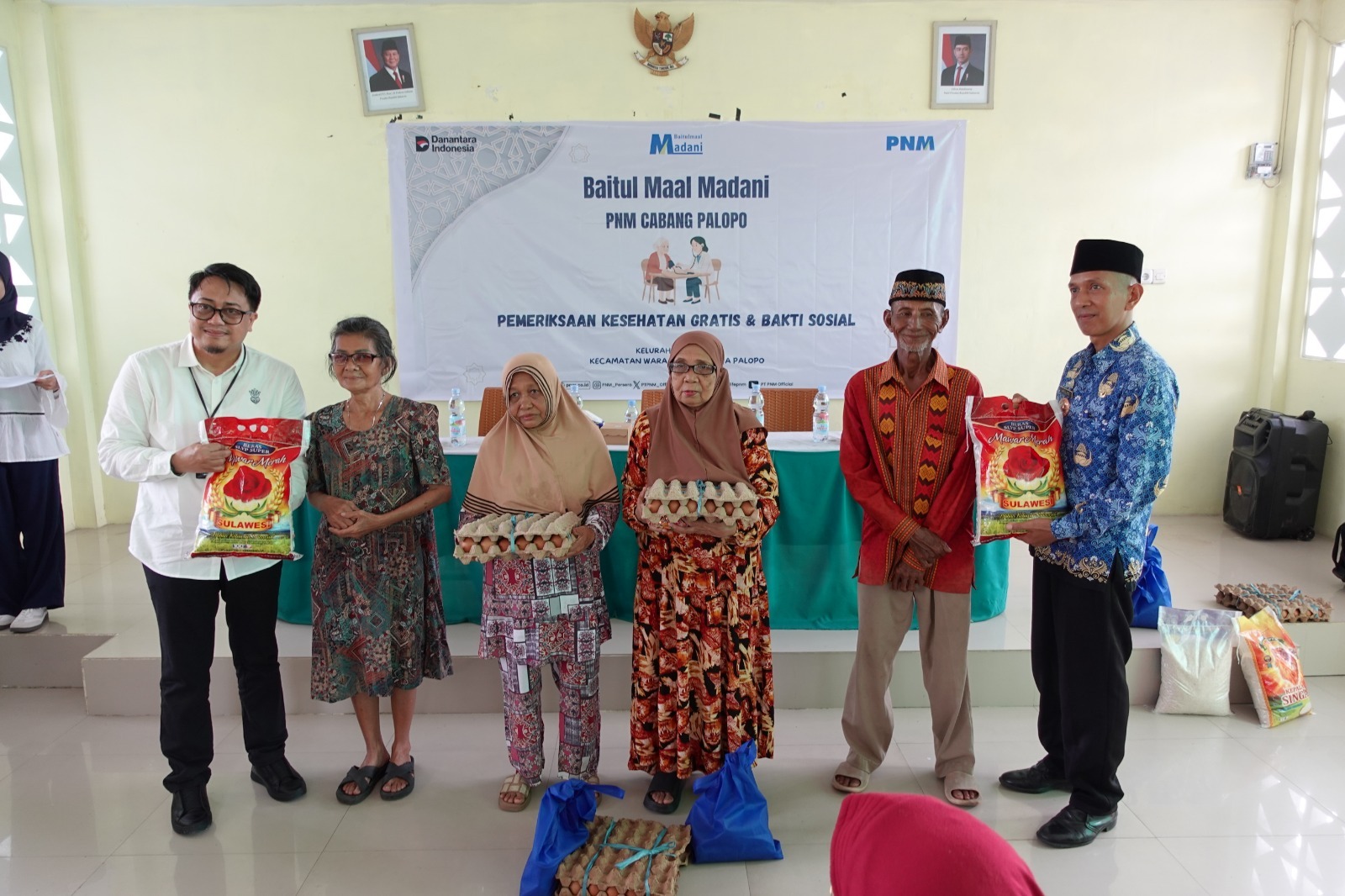 Pemeriksaan Kesehatan Gratis dan Sembako: PNM Peduli Berikan Bantuan untuk Lansia di Palopo