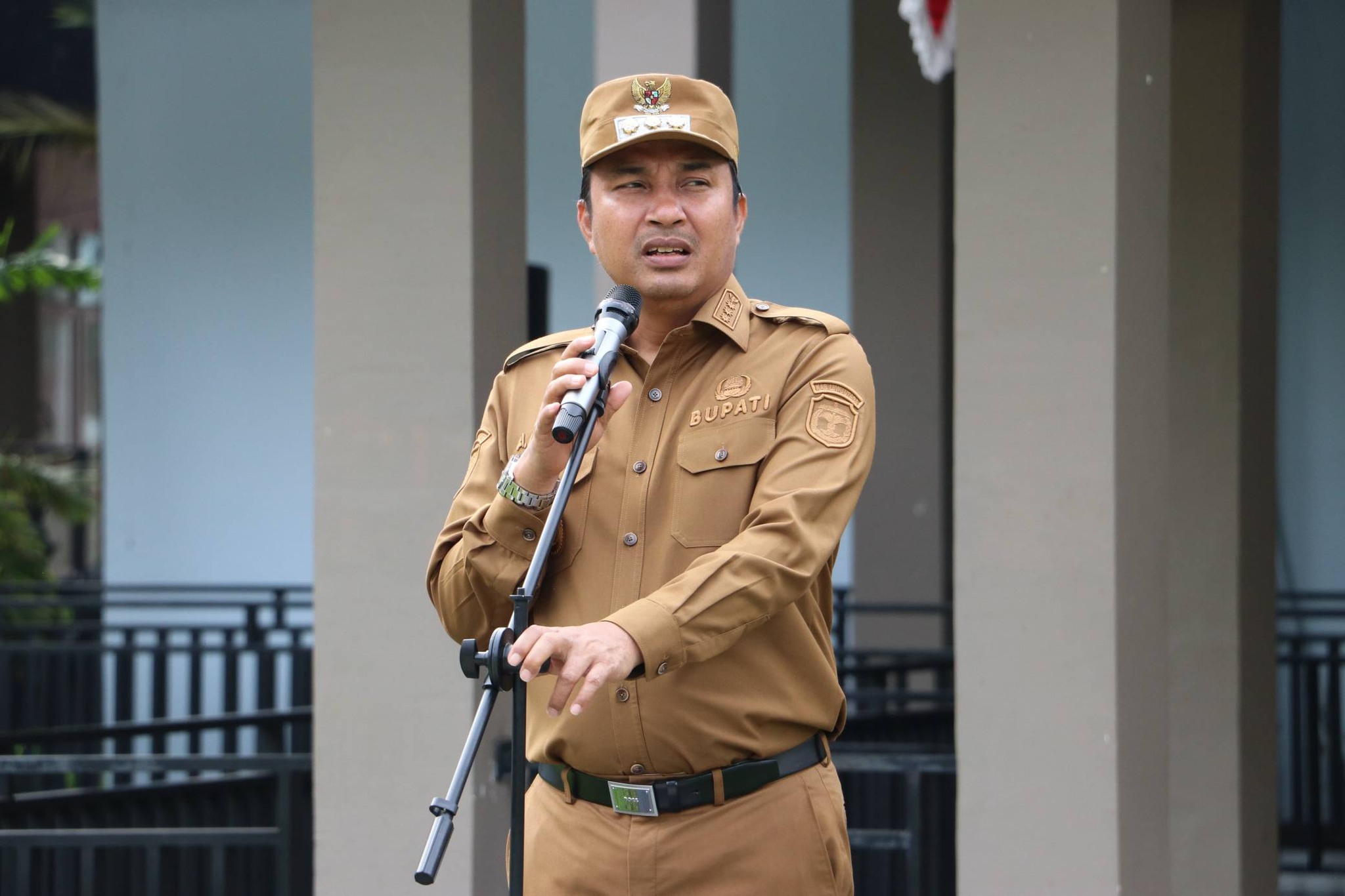 ​Cetak Sejarah Baru! Bupati Lutra Amankan Kuota Pupuk Subsidi Perikanan Sebesar 10.905 Ton