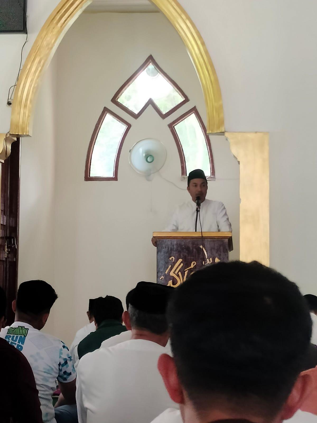 Jadi Khatib Shalat Jumat Pertama Ramadhan, Bupati Lutra: Jadikan Al-Qur’an Pedoman Hidup