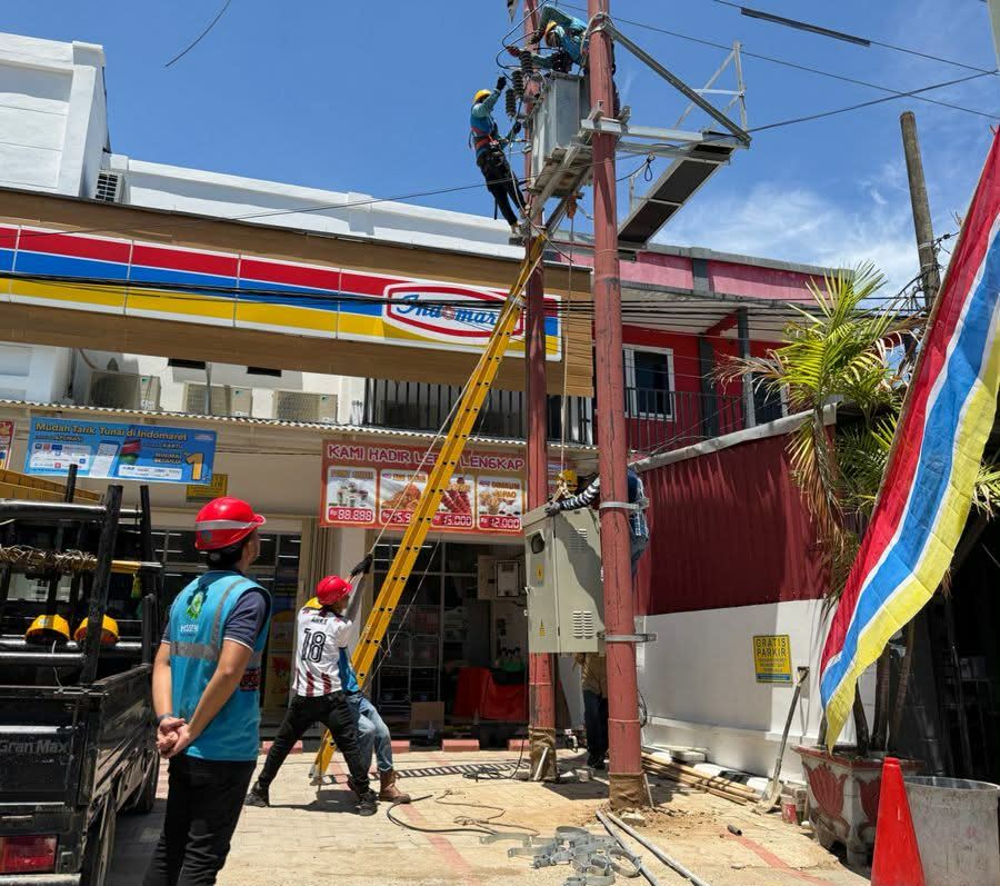 Penyalaan Listrik Indomaret Point Pertama di Palopo Jadi Simbol Pertumbuhan Ekonomi Daerah