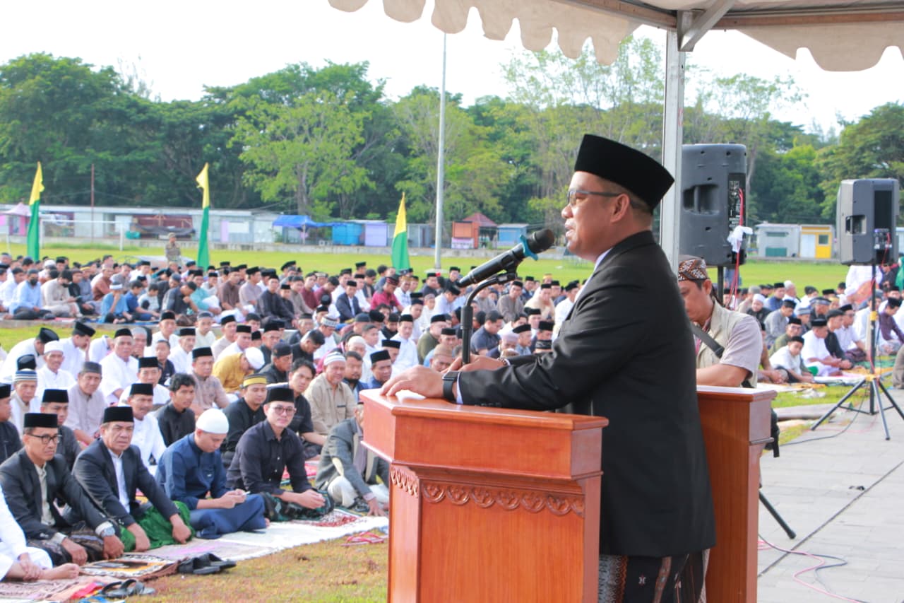 Bupati Luwu Sholat Idul Fitri di Belopa, Wabup di Walenrang
