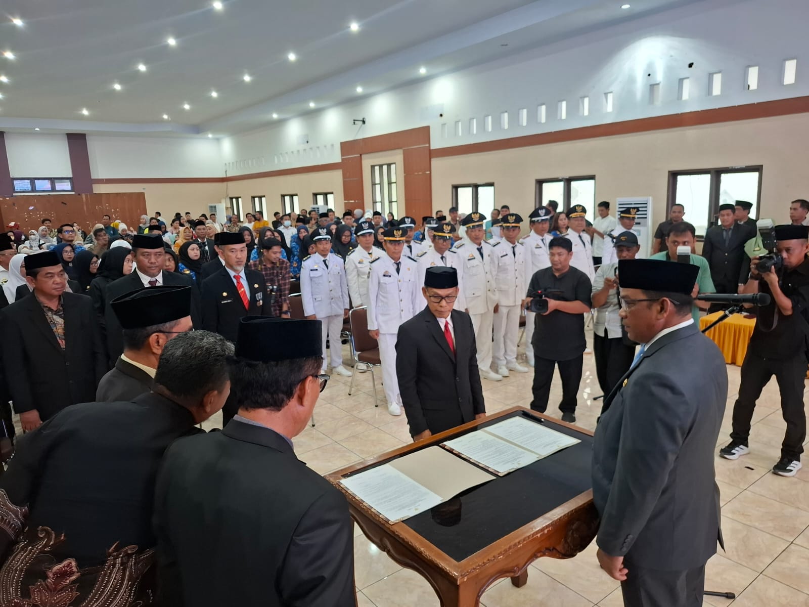 Bupati Luwu Mutasi Pejabatnya: Kadis, Camat hingga Kepala Puskesmas Dilantik