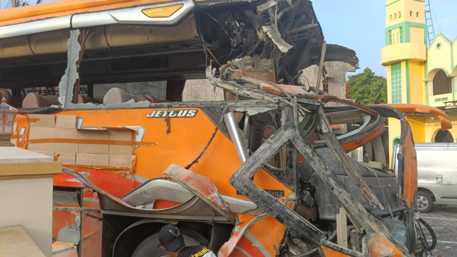 Polisi Temukan Alat Isap Sabu di Truk Tangki BBM, Sopirnya Diduga ‘Fly’ Sebabkan Tabrakan Maut dengan Bus di Poros Topoka Belopa
