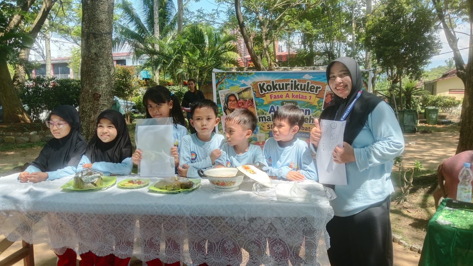 Perkuat Pemahaman Akademis Siswa, SDN 1 Lalebbata Palopo Adakan Belajar di Alam Terbuka di Pantai Labombo