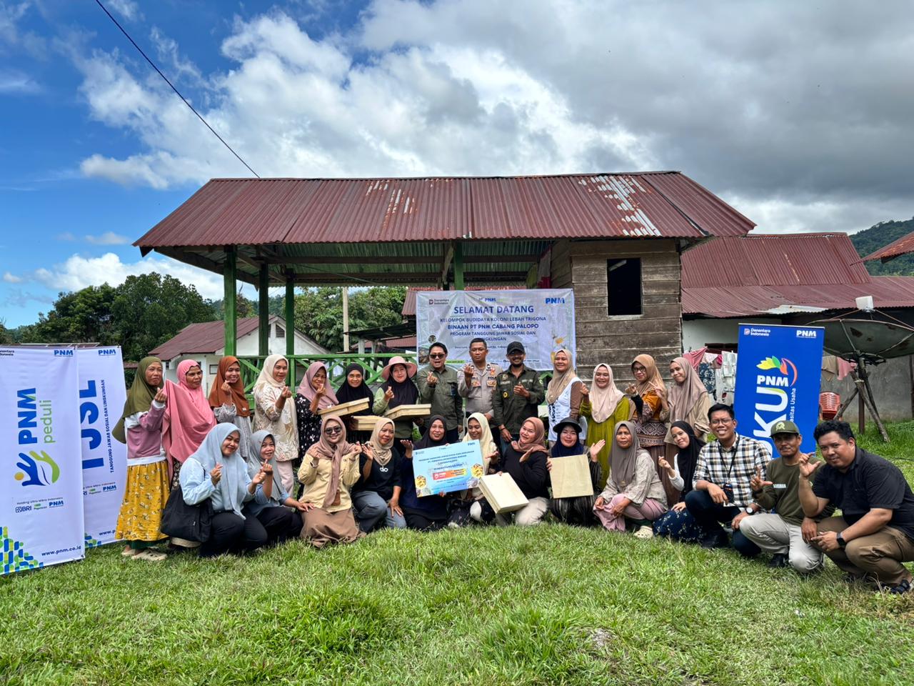 PNM Peduli Buka Peluang Usaha Ramah Lingkungan Lewat Budidaya Lebah Trigona di Luwu Utara