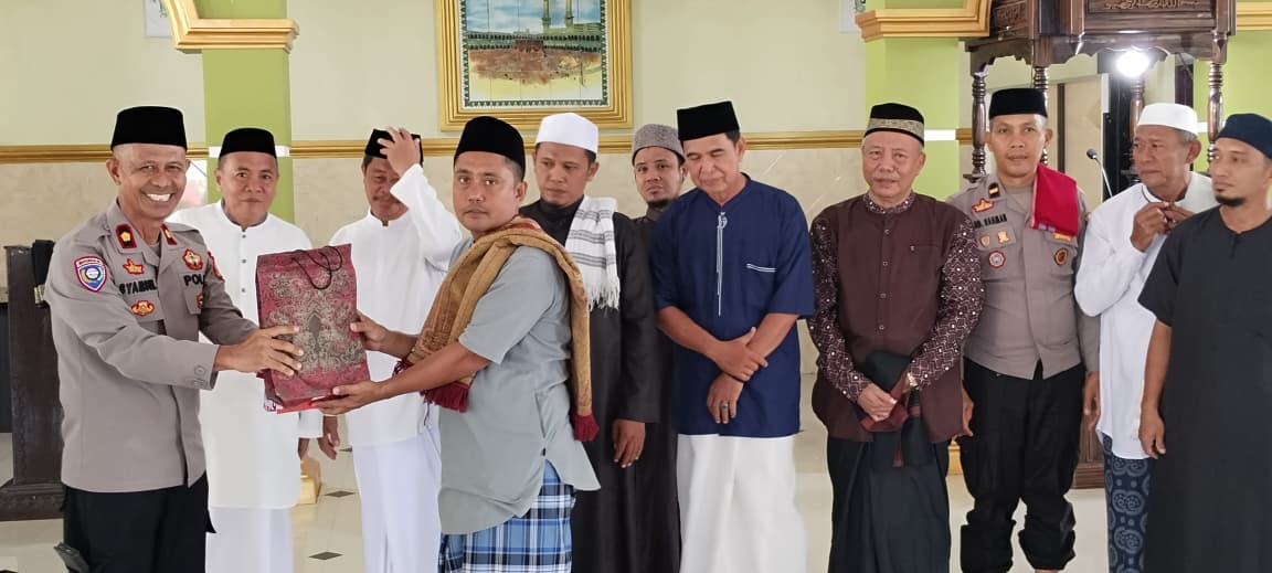 Lewat Safari Jumat, Kasat Binmas Polres Palopo Ingatkan Warga Waspadai Tawuran dan Berbagai Modus Kejahatan