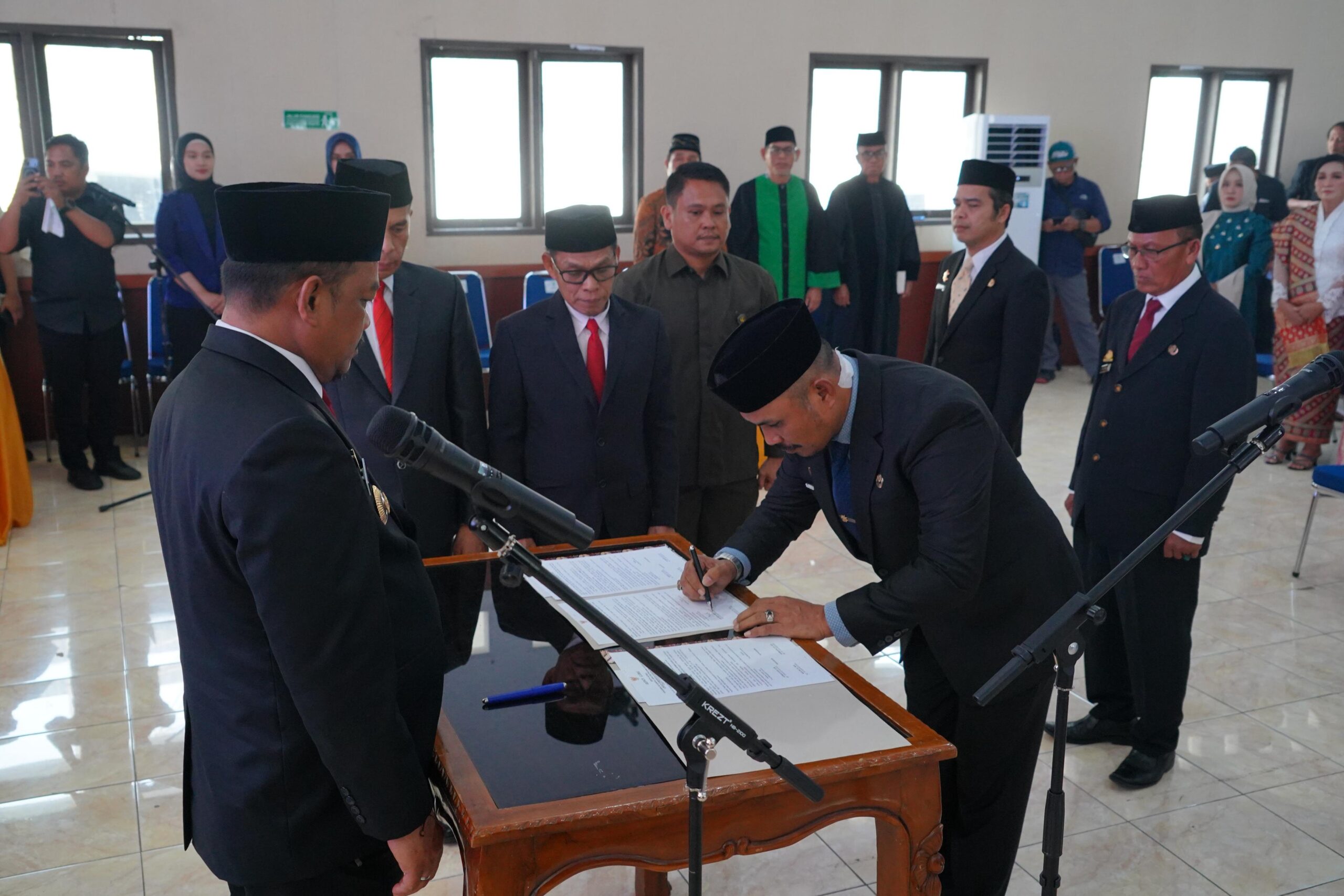 Bupati Luwu Lantik Kepala Dinas Badan dan Camat, Berikut Nama-namanya…