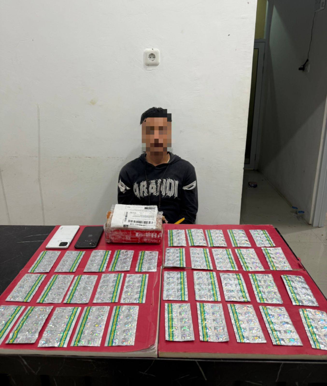 Saat Ngambil Paket Kiriman Isinya Ratusan Obat Daftar G, Pemuda di Walenrang Luwu Ditangkap