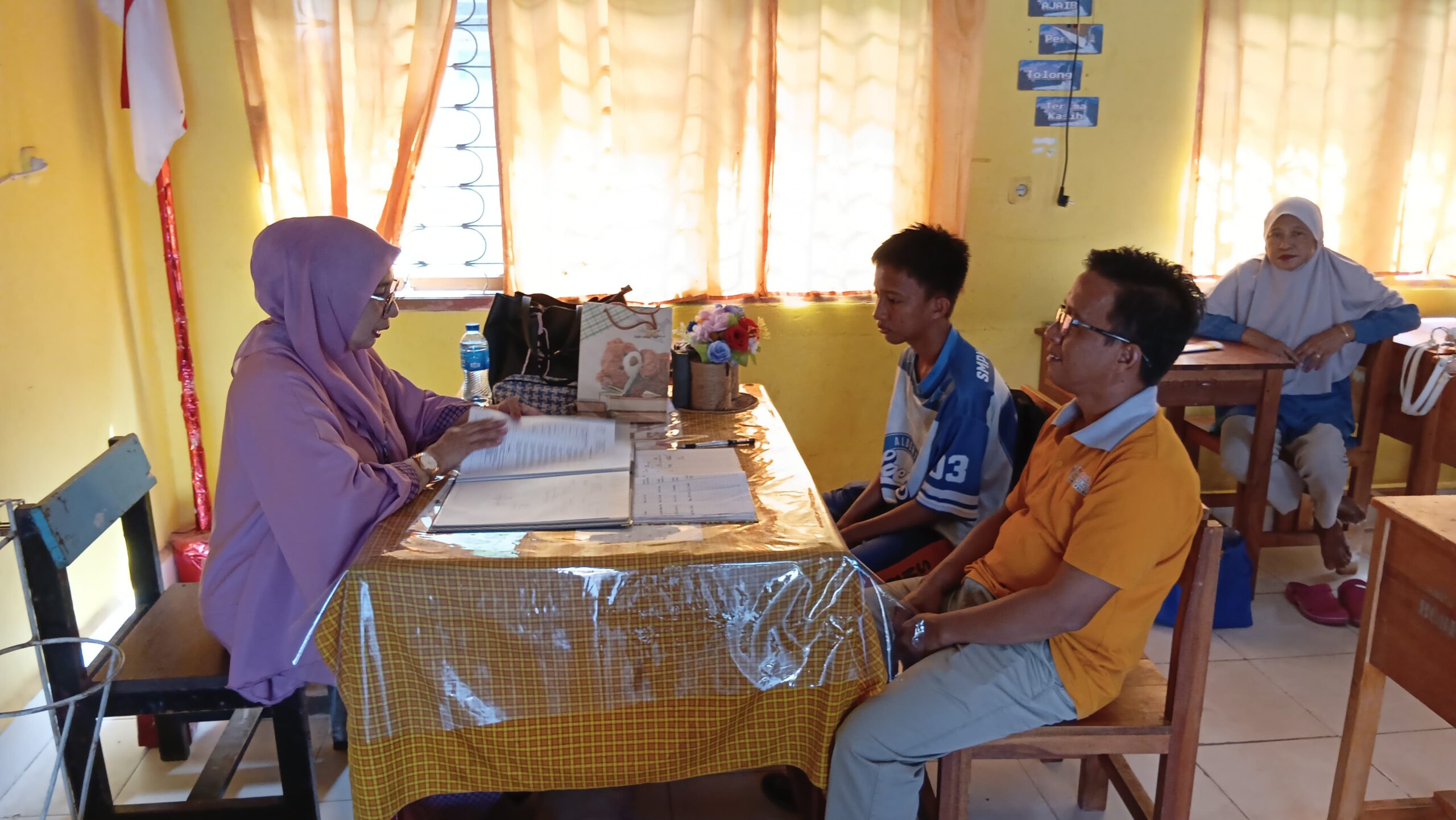 Ayah Ramai Dampingi Anak Ambil Rapor di SMPN 1 Palopo, Libur Akhir Tahun Ajaran 2026 Hingga 11 Juli 2026