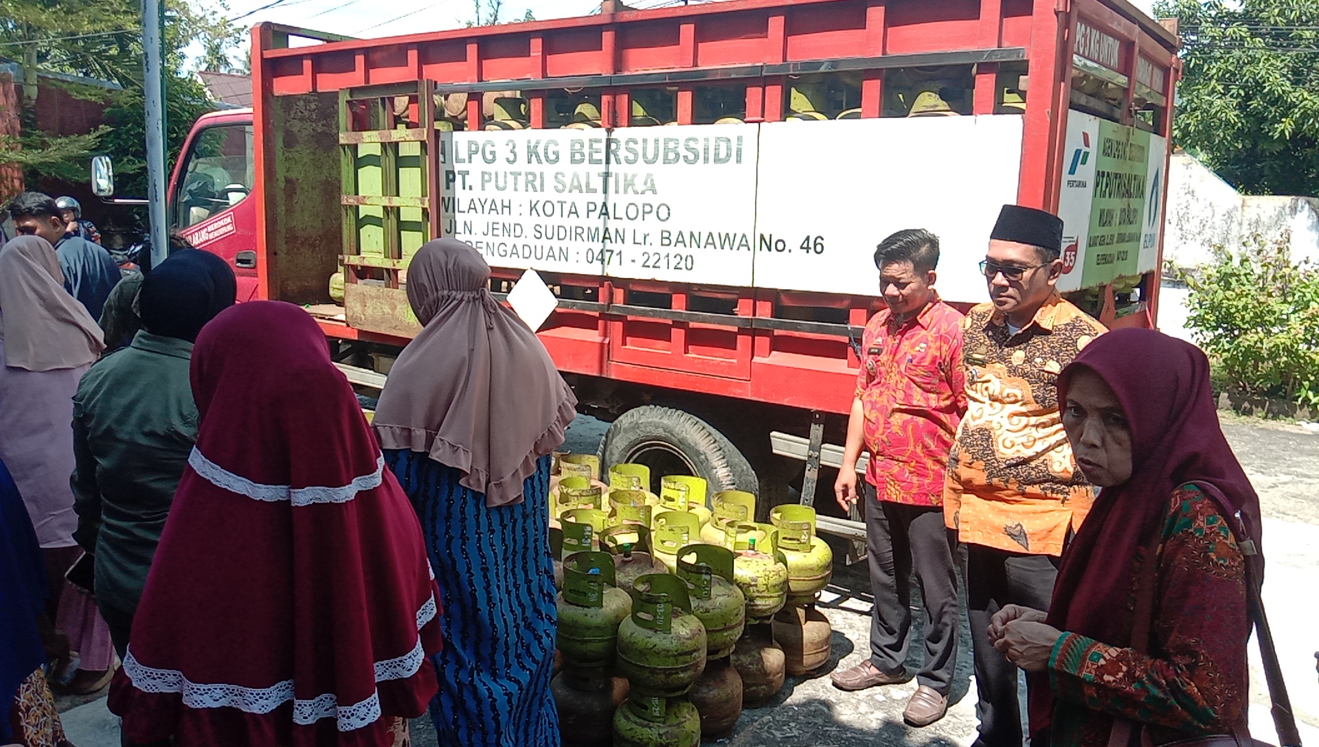 Warga Warsel Palopo yang Mau Beli Gas Elpiji 3 Kg, Yuk ke Kantor Kecamatan, Abdul Rahman: Harganya Rp18,500 per Tabung, Bawa KTP dan KK