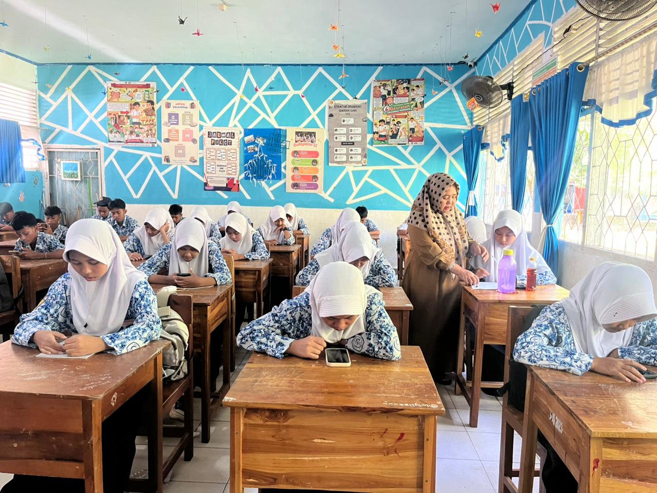 SMPN 3 Palopo Gelar Ujian Daring, Hemat Puluhan Ribu Kertas Dukung Efisiensi Anggaran